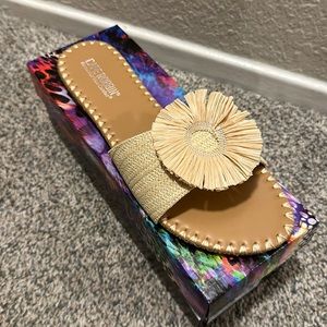 Adorable vacation sandals! Never worn!